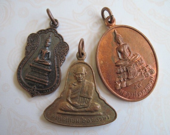 Thai Amulet Buddha With Rat – Beads Of Paradise