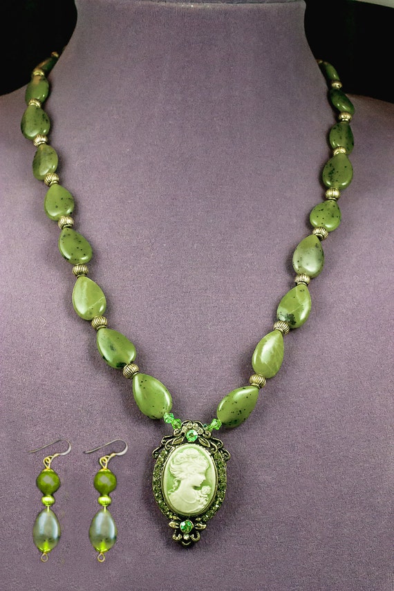 Classic green jade cameo necklace