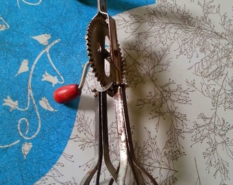 Vintage Hand Mixer Egg beater manual mixer