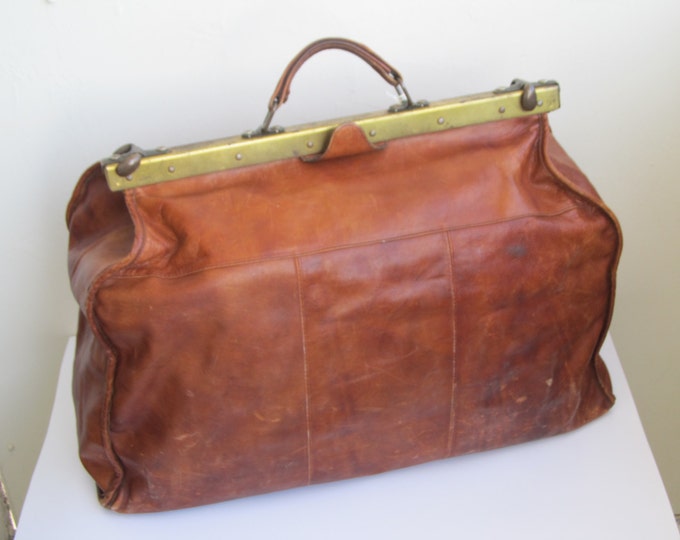 Large leather bag, vintage leather weekend bag, brown Italian leather luggage satchel holdall handbag, Vera Pelle gladstone bag