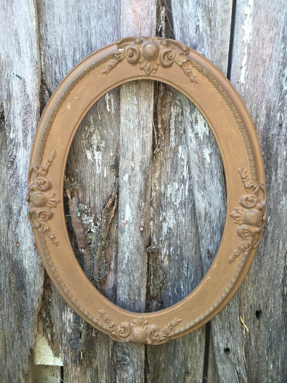 Vintage Antique Ornate Oval Wood Picture Frame with Gesso