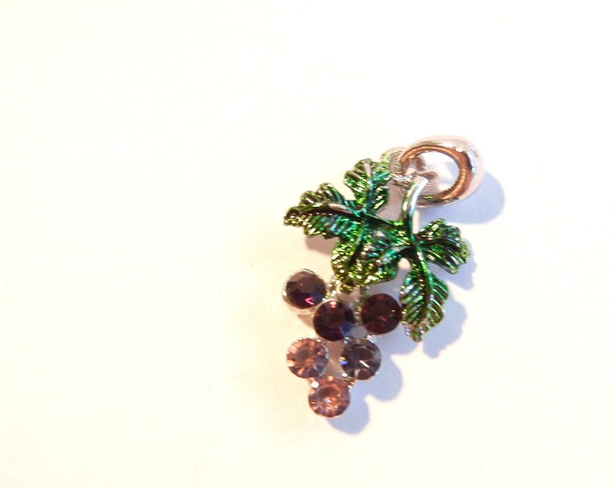 Bunch of Grapes Pendant Amethyst Rhinestones Silver-tone