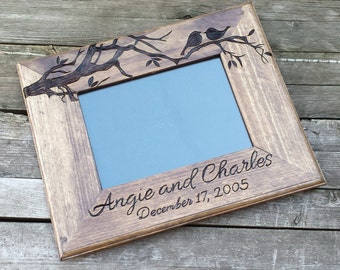Love birds wooden picture frame, custom wedding photo frame, personalized photo frame, 5x7 horizontal picture frame, wedding gift, shower