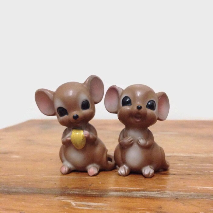 small mouse figurines