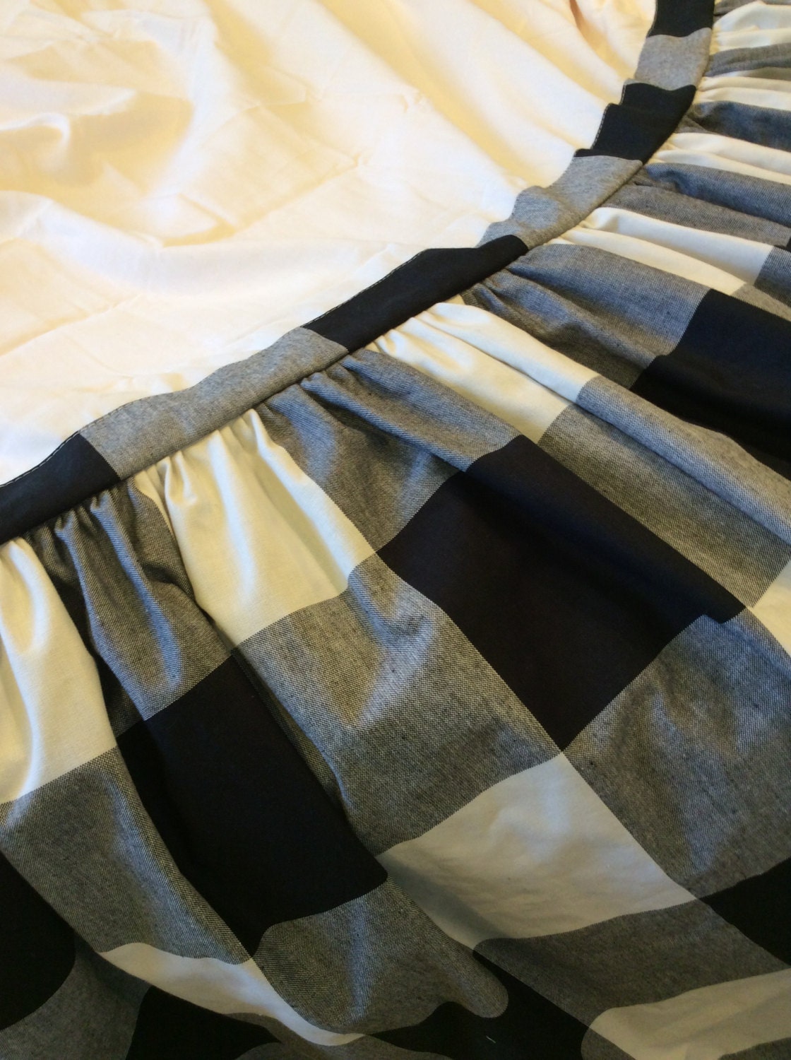 P Kaufmann Large Buffalo Check Queen Bed Skirt Dust Ruffle