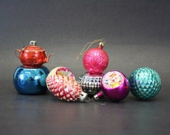 Vintage Hand Blown Glass Christmas Ornaments, Set of 8 in Box (E7578)