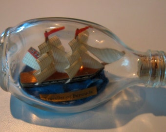 Ship in a Bottle TRAVELLER OF BERMUDA Small Dimple Bottle