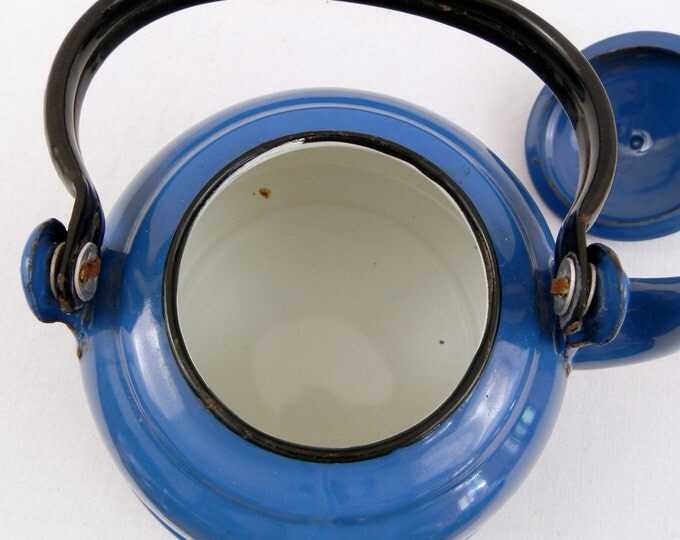 Vintage French Enamelware Blue Kettle, French Country Decor, Vintage Kitchenalia, Kitchenware, Retro Home Interior, Cooking, Blue Kitchen Vintage French Enamelware Blue Kettle, French Country Decor, Vintage Kitchenalia, Kitchenware, Retro Home Interior, Cooking, Blue Kitchen