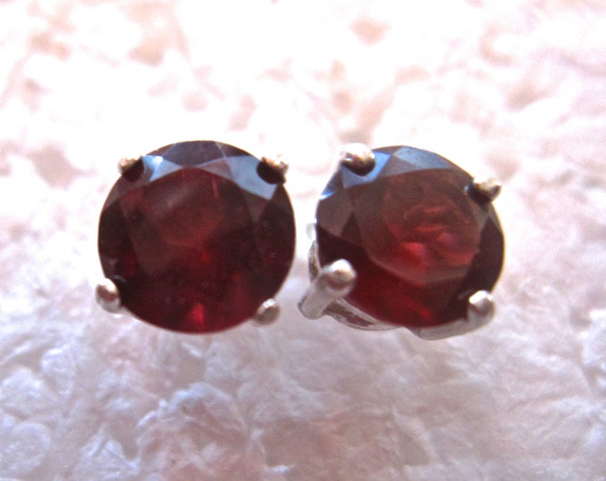 Red Garnet Studs, 7mm Round, Natural, Set in Sterling Silver E886
