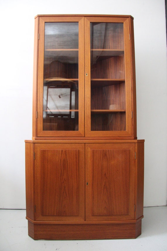 Mid Century Modern Danish Corner Hutch China Vinde