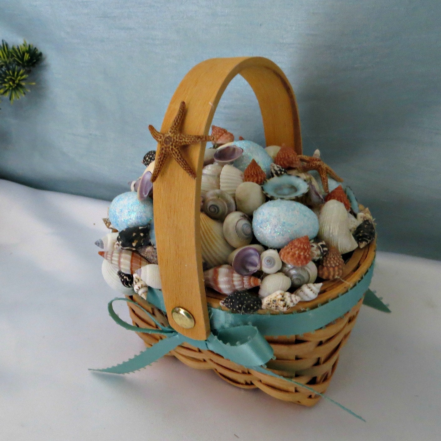 Beach basket filled with small seashells_beach decor