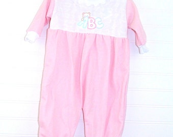 Gorgeous vintage romper, Pink with white collar and ABC bear detailing on the chest. Gerber sz 0-3 mo