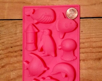 Cute 'Under the Sea' Silicone Mold, Whale, Penguin, Dolphin, Octopus, Angel Fish, for Soapmaking, Bath Bombs, Candy, DIY Crayons, Ice Tray