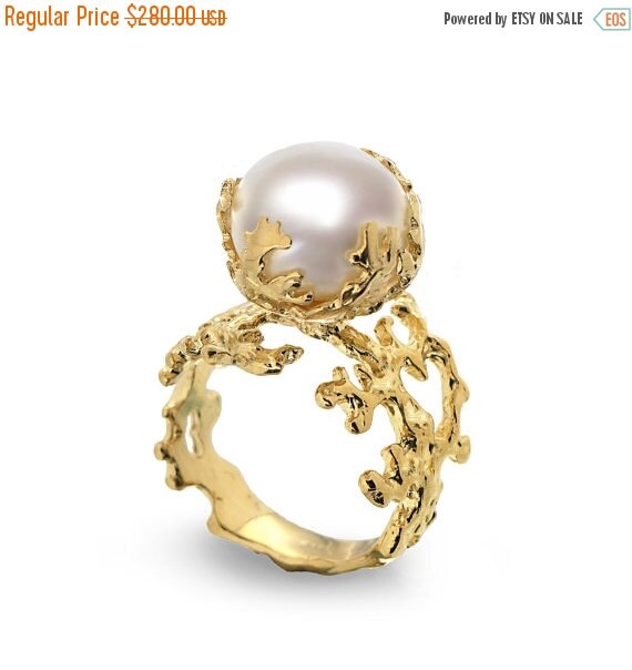 SALE 20% OFF CORAL Pearl Gold Ring Yellow Gold by AroshaTaglia