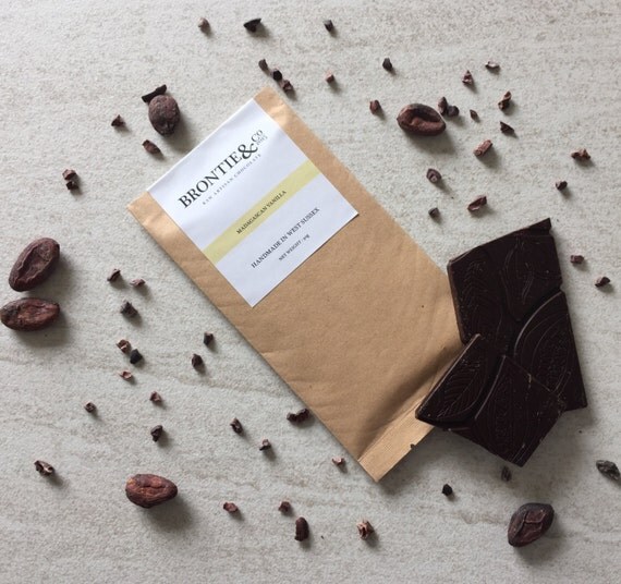 Raw organic chocolate vegan bar 5 flavours to by Brontieandco