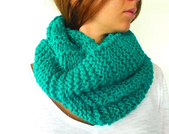Bufanda de cuello hecha a mano. Cuello verde para mujer. Moda invierno. Bufandas tejidas. Ideas para regalar para ella // Accesorios de moda
