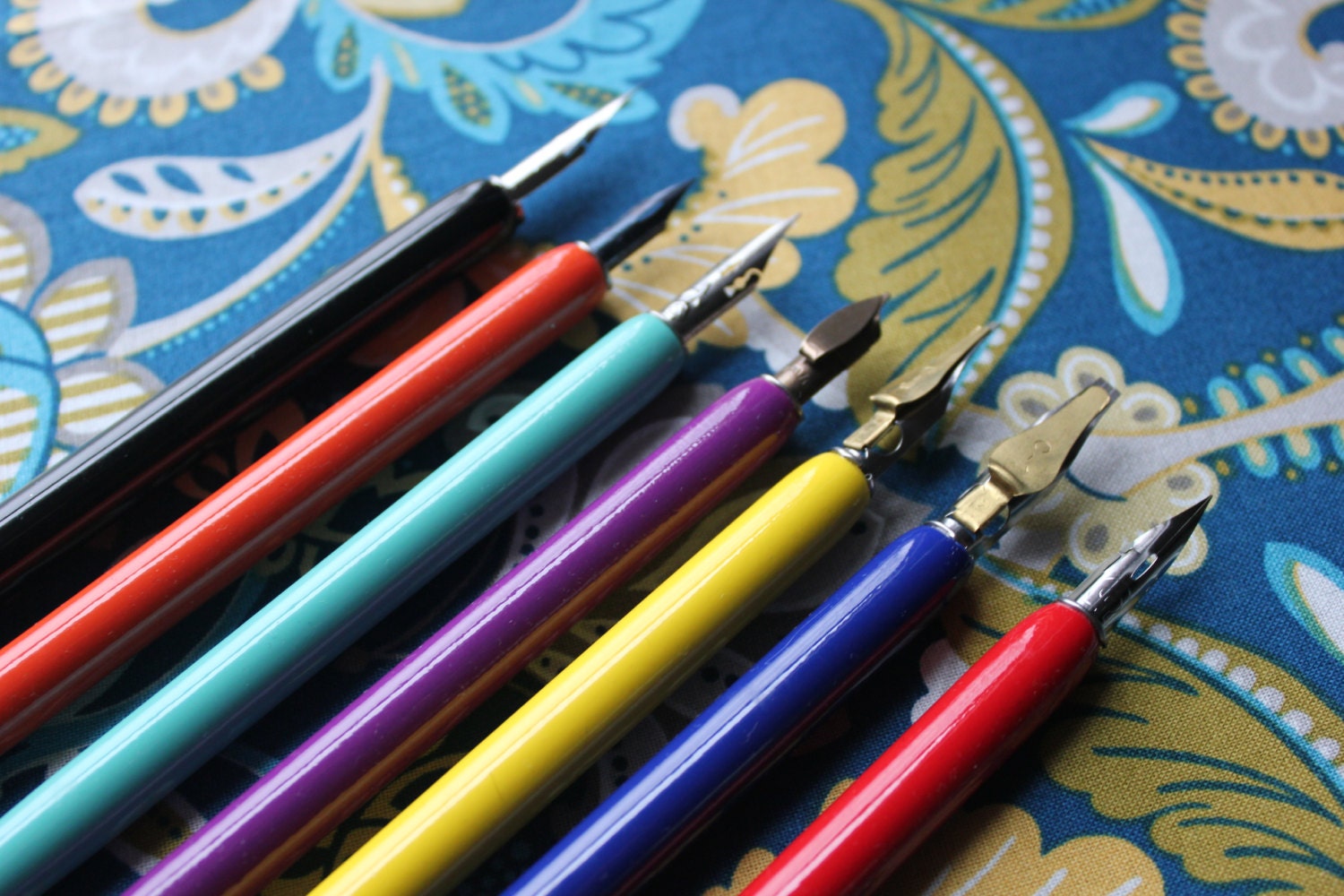 Calligraphy straight nib pen holder. Bright wood finish.