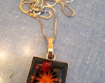 NECKLACE - Dried FLOWERS - LUCITE - Mexico - Sterling Silver - Estate Sale - 20 inch chain necklace265