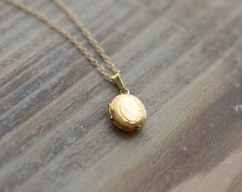 Gold Locket Necklace - Tiny Oval Etched Border Design Locket - Photo Locket - Gold Filled - Bridal Jewelry