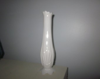 Rare vintage Fenton cactus Milk Glass bud vase scalloped base,scalloped rim,table top, desk ,vintage,cactus,fenton,RARE,beaded