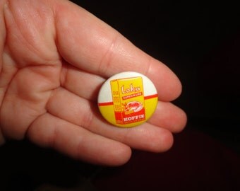 Vintage 1950s Loka koffie pinback 1 inch by 1 inch