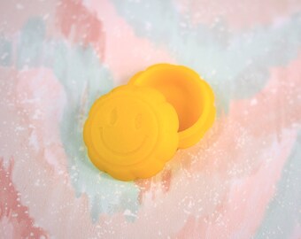 Yellow Smiley Face Silicone Container / Positive Smile Weed Storage Dab Tool Smoke Accessories Dab Container 420 Marijuana Oil Container