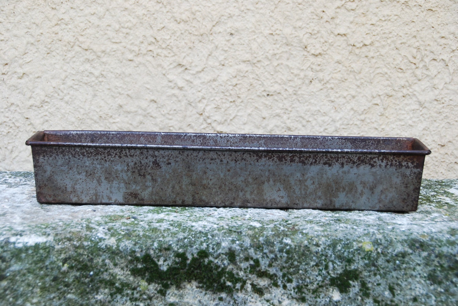 2 Window boxes or loaf tins or fruit cake tin. Long at 20