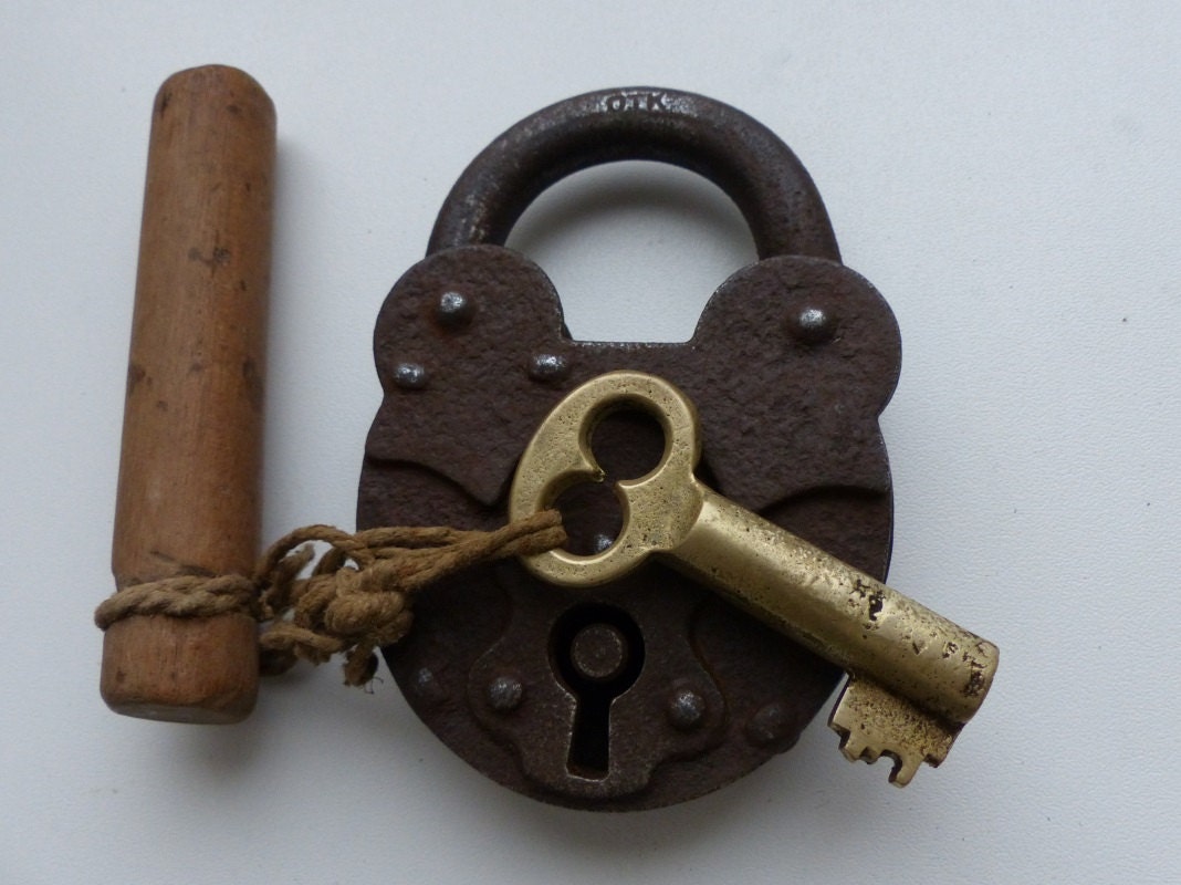 Antique Padlock with Skeleton Key / vintage Padlock 1930 / old