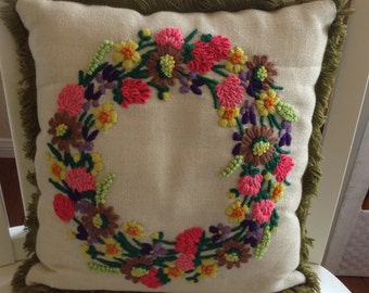 Mid Century Crewel Flower Wreath Throw Accent Sofa Couch Pillow