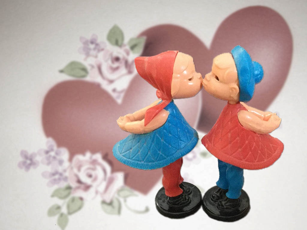 Adorable Vintage Kissing Dolls Romeo and