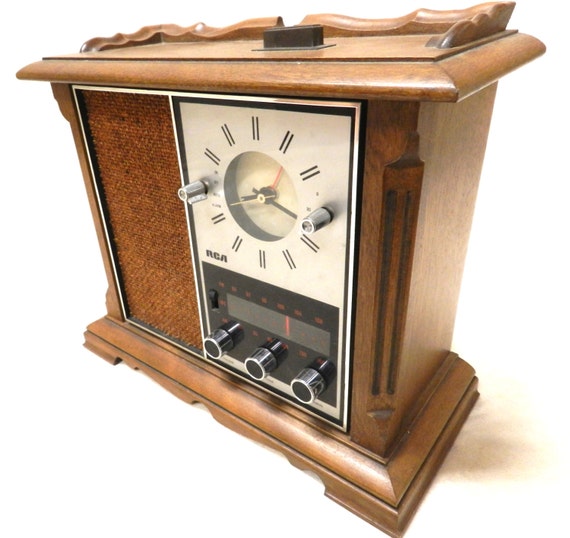 Vintage RCA Clock Radio Wood AM FM