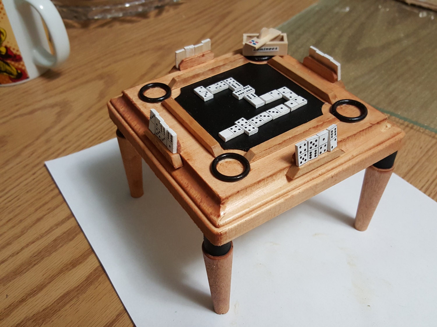 Miniature Dominoes Game Table with Accesories Diorama