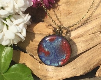 Antique Bronze Plated Pendant Style Necklace with a Red and Blue Honeycomb Effect (N023)