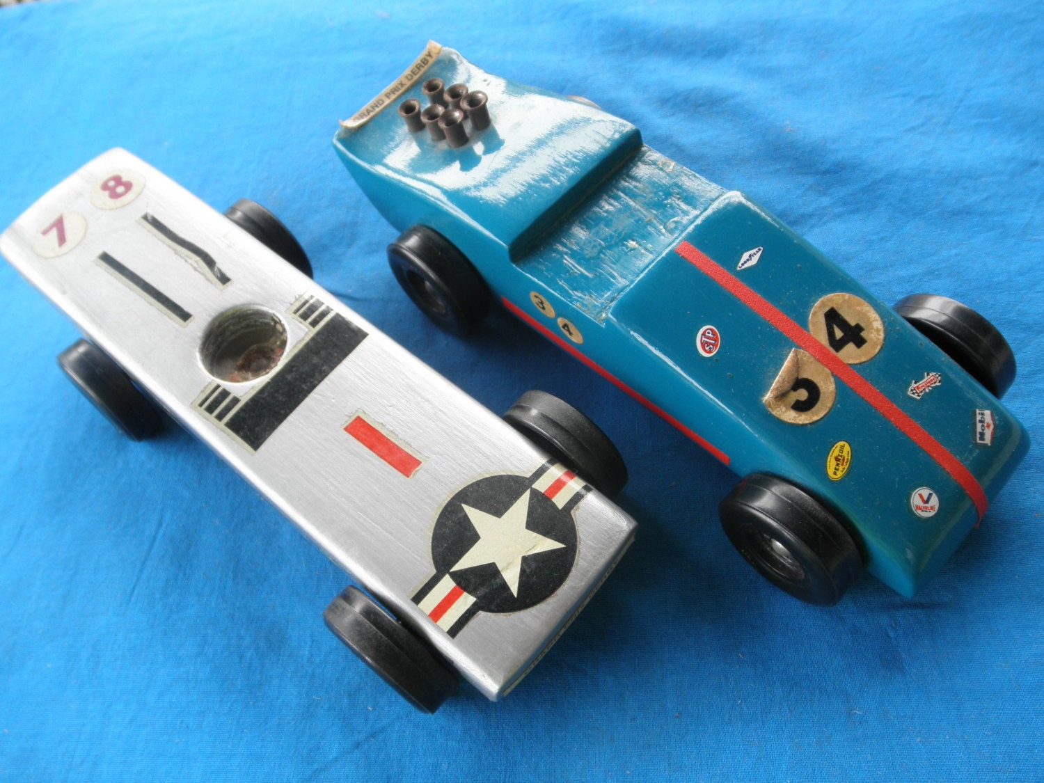 two-vintage-pinewood-derby-race-cars-boy-scouts-cub-scouts