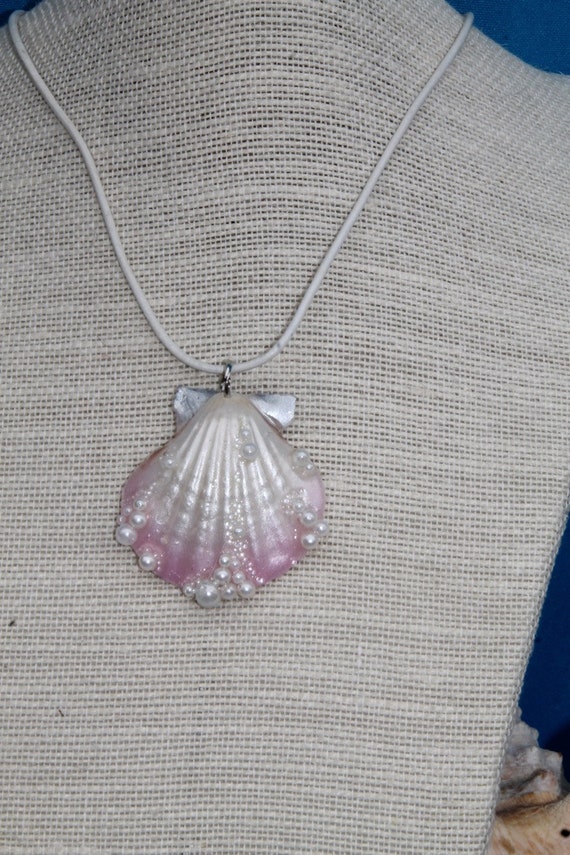 Mermaid Sea Shell pearl necklace. Airbrushed.