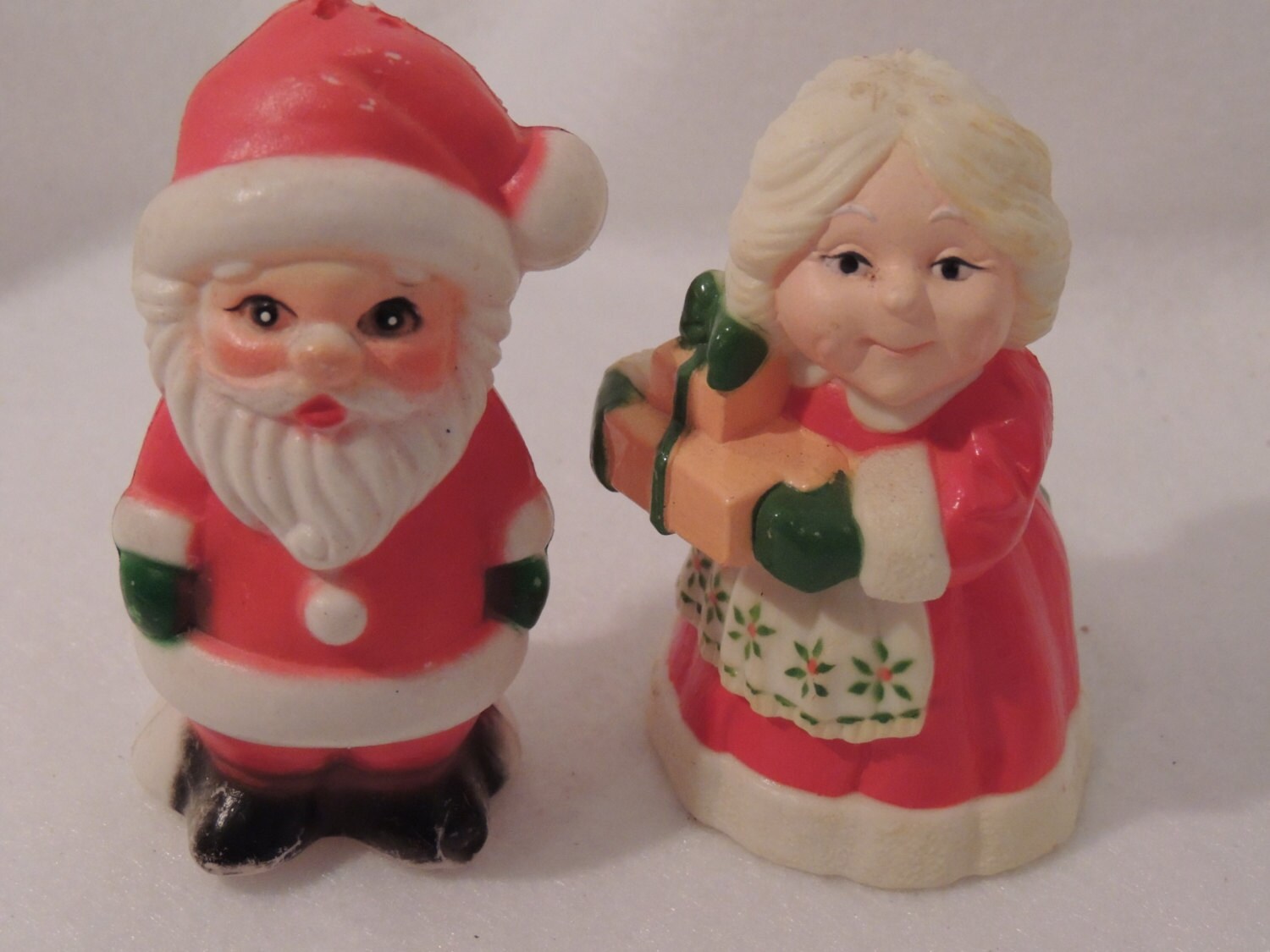 vintage santa and mrs claus salt and pepper mixed set vintage santa and mrs claus salt and pepper mixed set