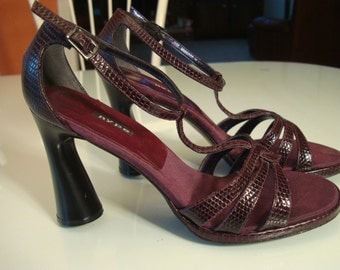 High Heel Pumps US 7 M, Burgundy Leather, Made in Spain 1995-1996