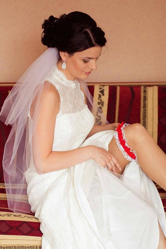 thing brides wear on their leg
