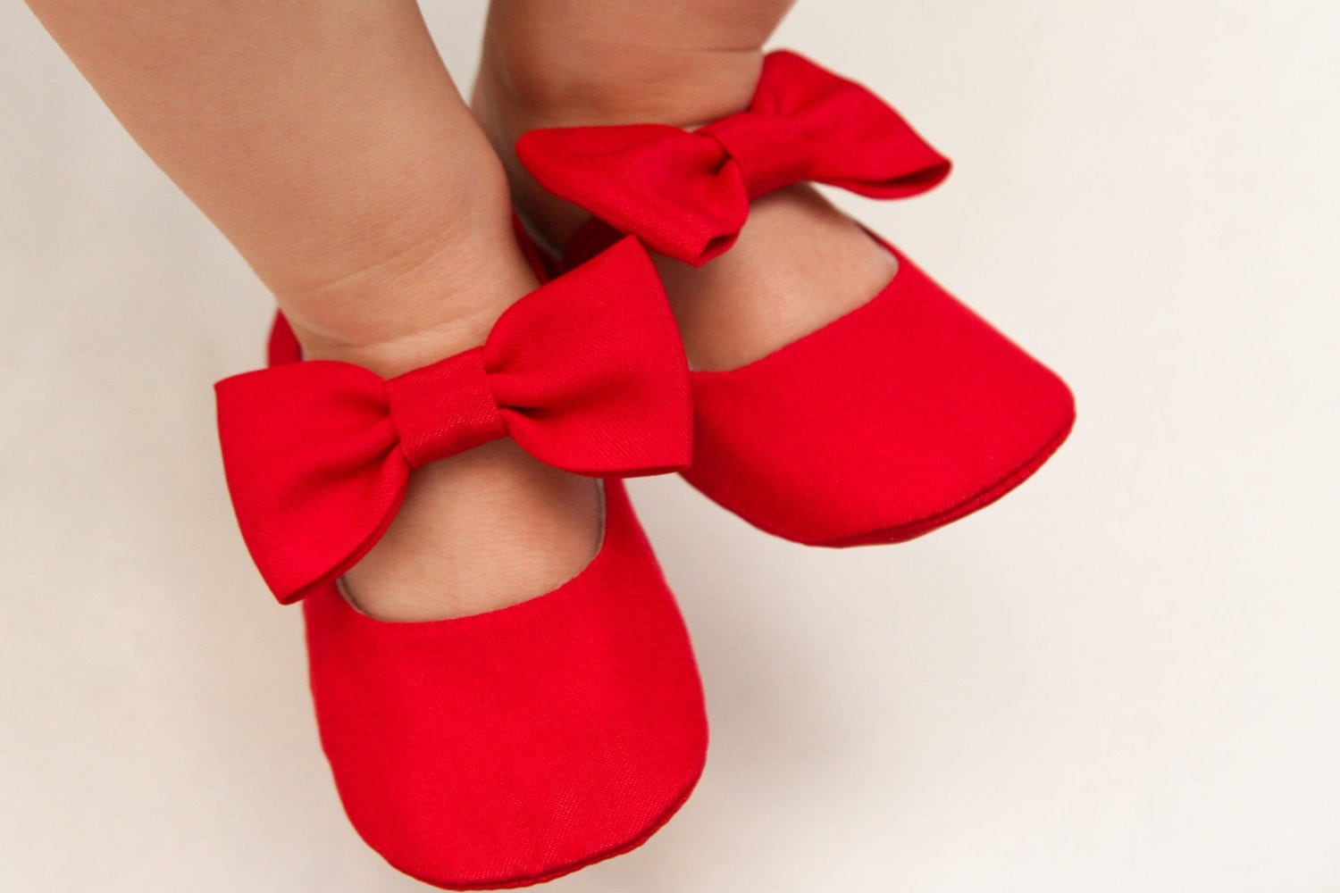 Narrow Choices When shopping for a more formal outfit, baby girl dress shoes are the perfect addition. For fun in the sun, baby girl sandals are the way to go! For any outfit or occasion, Kohl's has the right pair of baby shoes for your little one.
