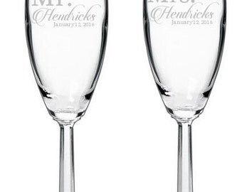 Personalized Wedding Champagne Flutes with Faceted Stem - Mr & Mrs Toasting Set - Engraved Champagne Flutes, Personalized Champagne Flutes