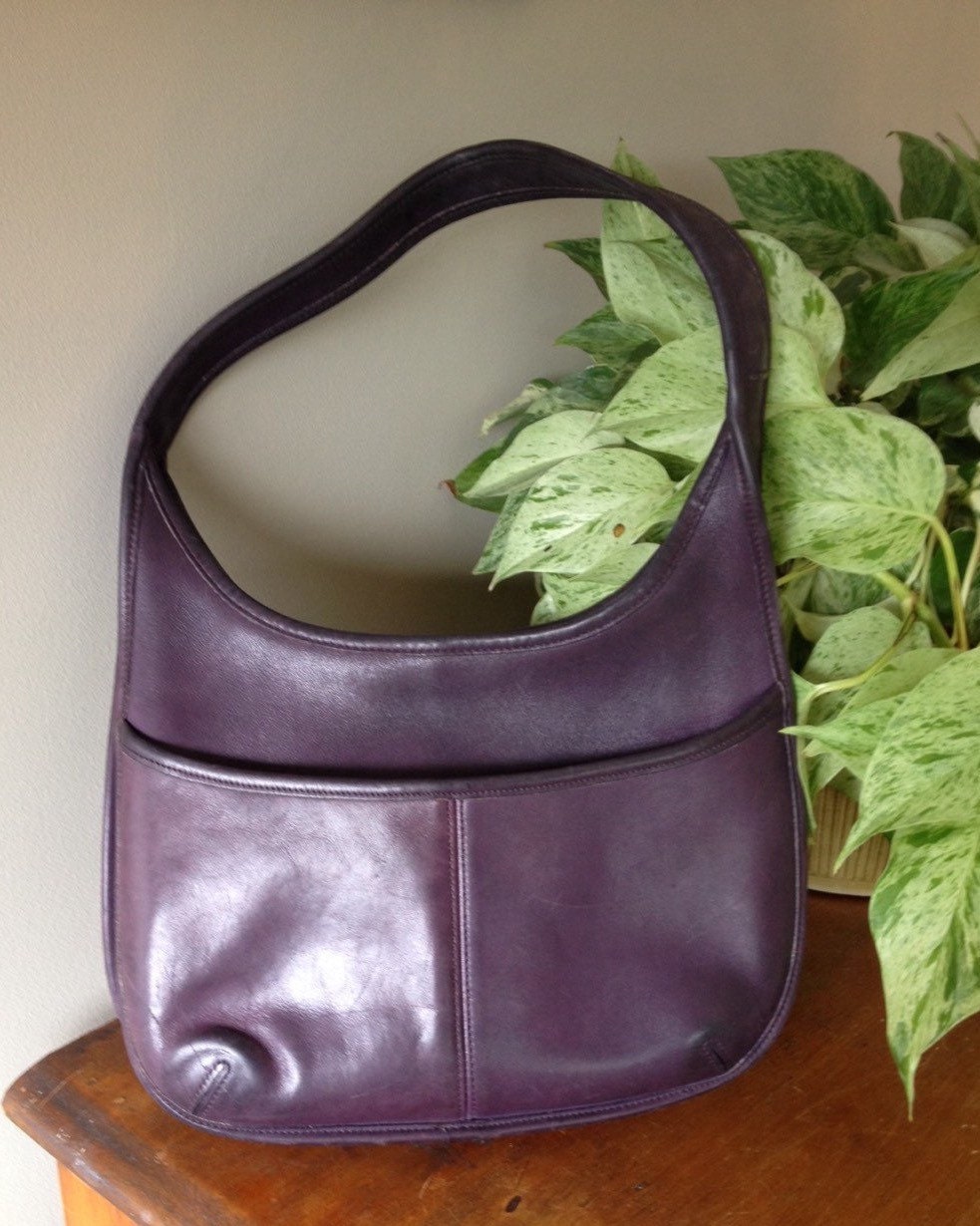 E8P-9033 Vintage Coach hobo bag in deep purple