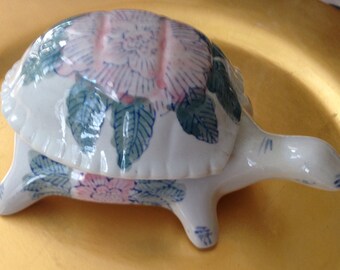 Vintage Chinese Asian Chinoiserie Pink, Blue, Green Turtle Box