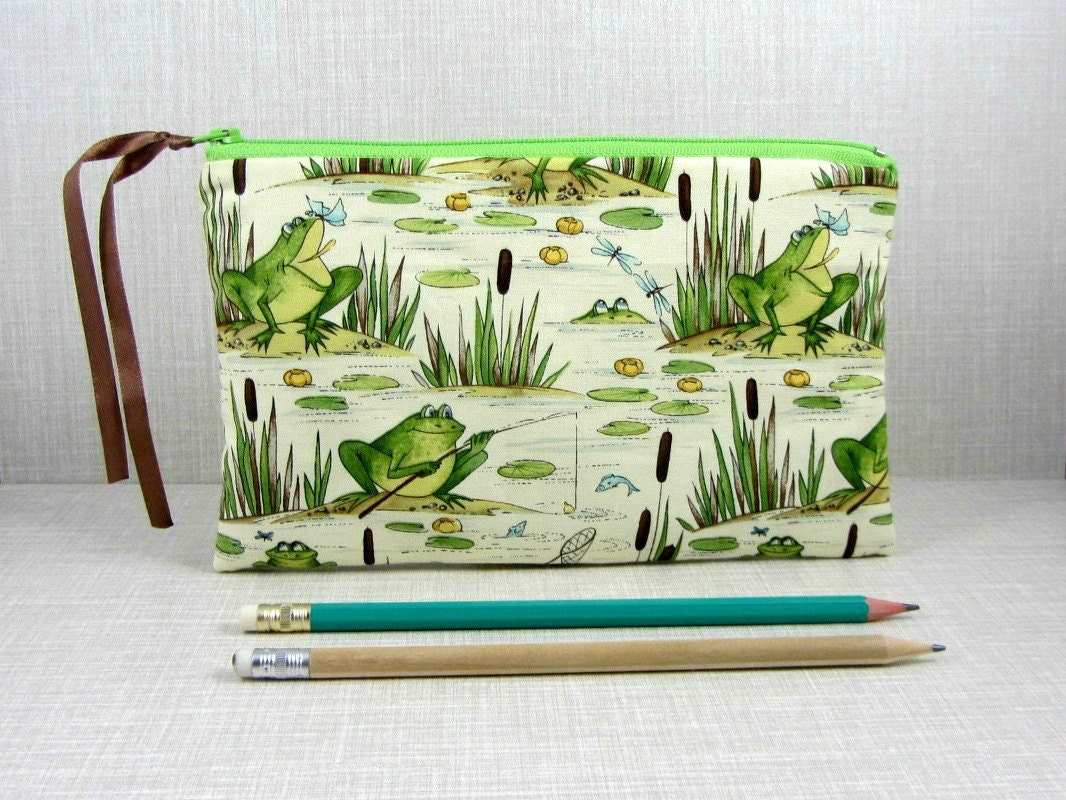 Frog pencil case Zipper pouch Pencil holder Frog gadget by JRsbags