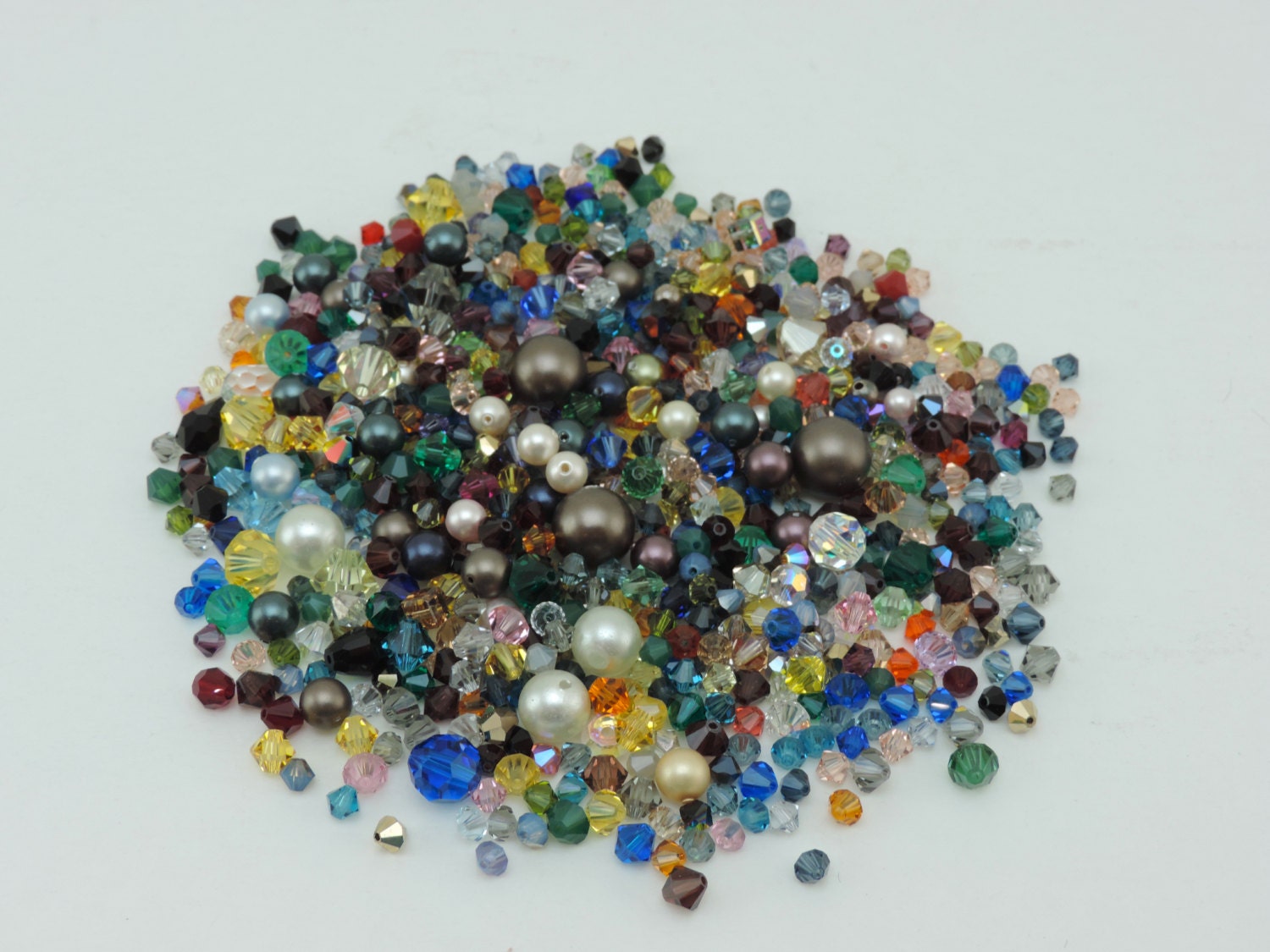 swarovski-crystal-beads-mixed-assortment-approx-one-thousand