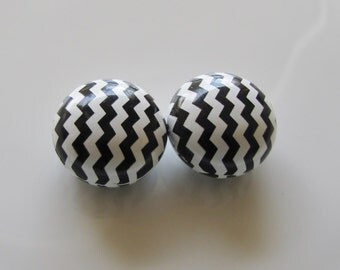 Black and White Bottlecap-like Beads