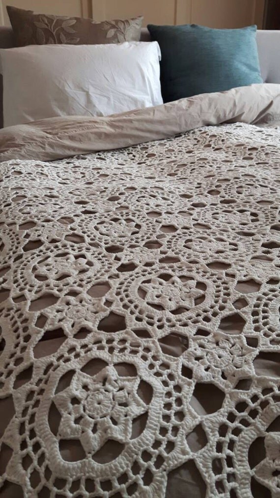 Beautifull crochet bedspread