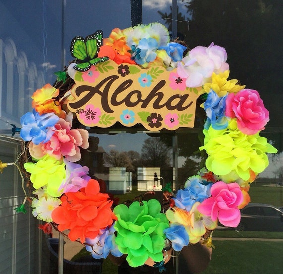 Items similar to Hawaiian Summer Wreath Tiki theme on Etsy