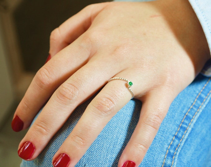 Wave Ring, Silver Wave Ring, Emerald Mothers Ring, May Birthstone, Silver Twist Ring, Unique Mother's Ring, Emerald Ring, May