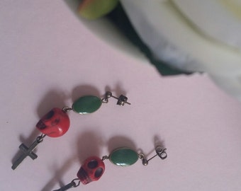 boucles d'oreilles tête de mort croix