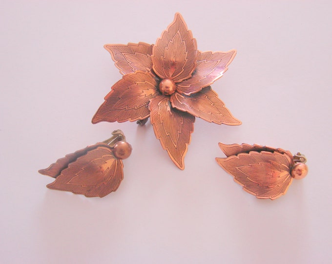 Copper Floral Demi Parure Brooch & Earrings / Textured / Clip / Mid Century Vintage Jewelry / Jewellery